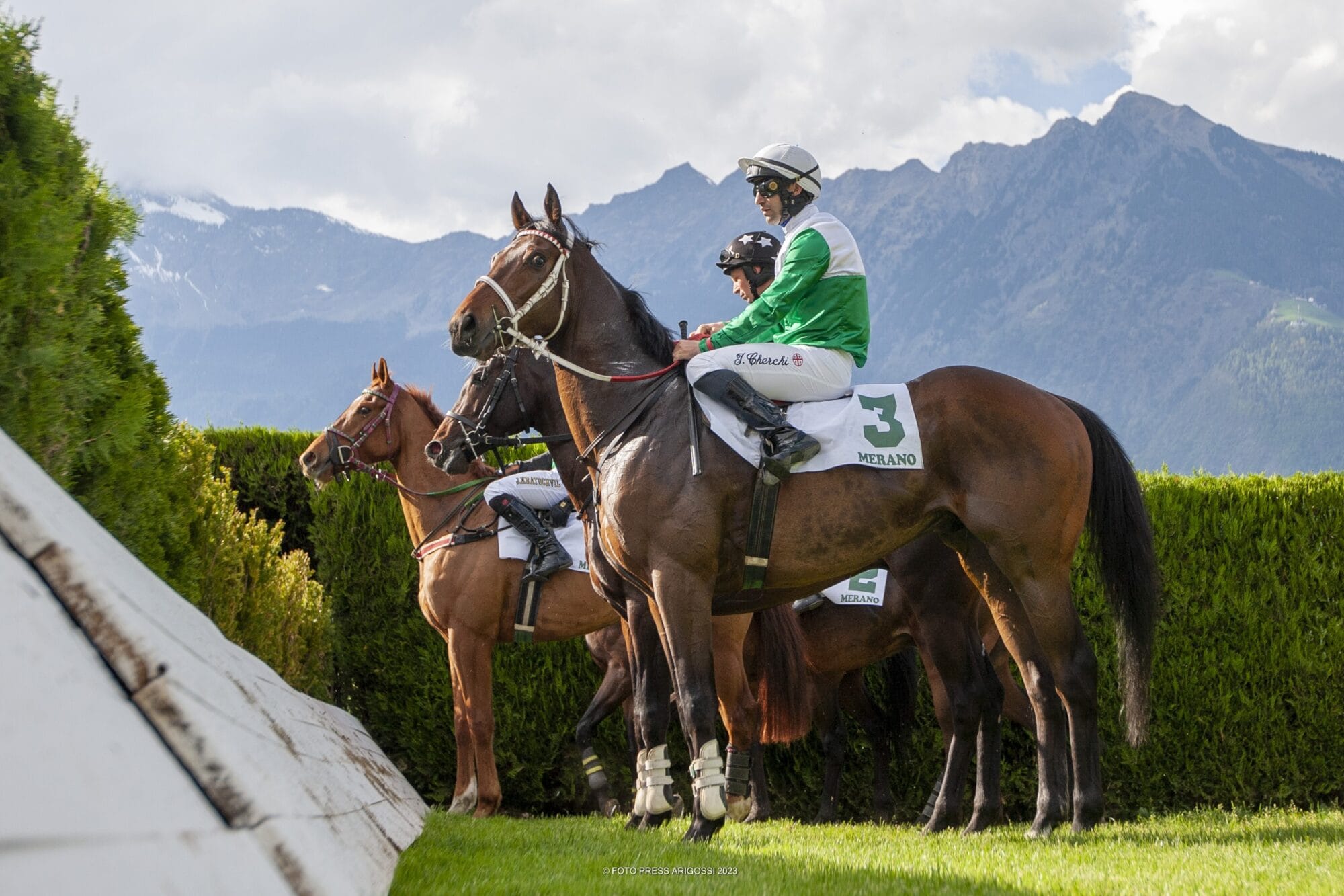 Ein hochklassiges Starterfeld stellt sich im Listenrennen um den Preis Ludovica Albertoni auf dem Großen Jagdparcours dem Starter