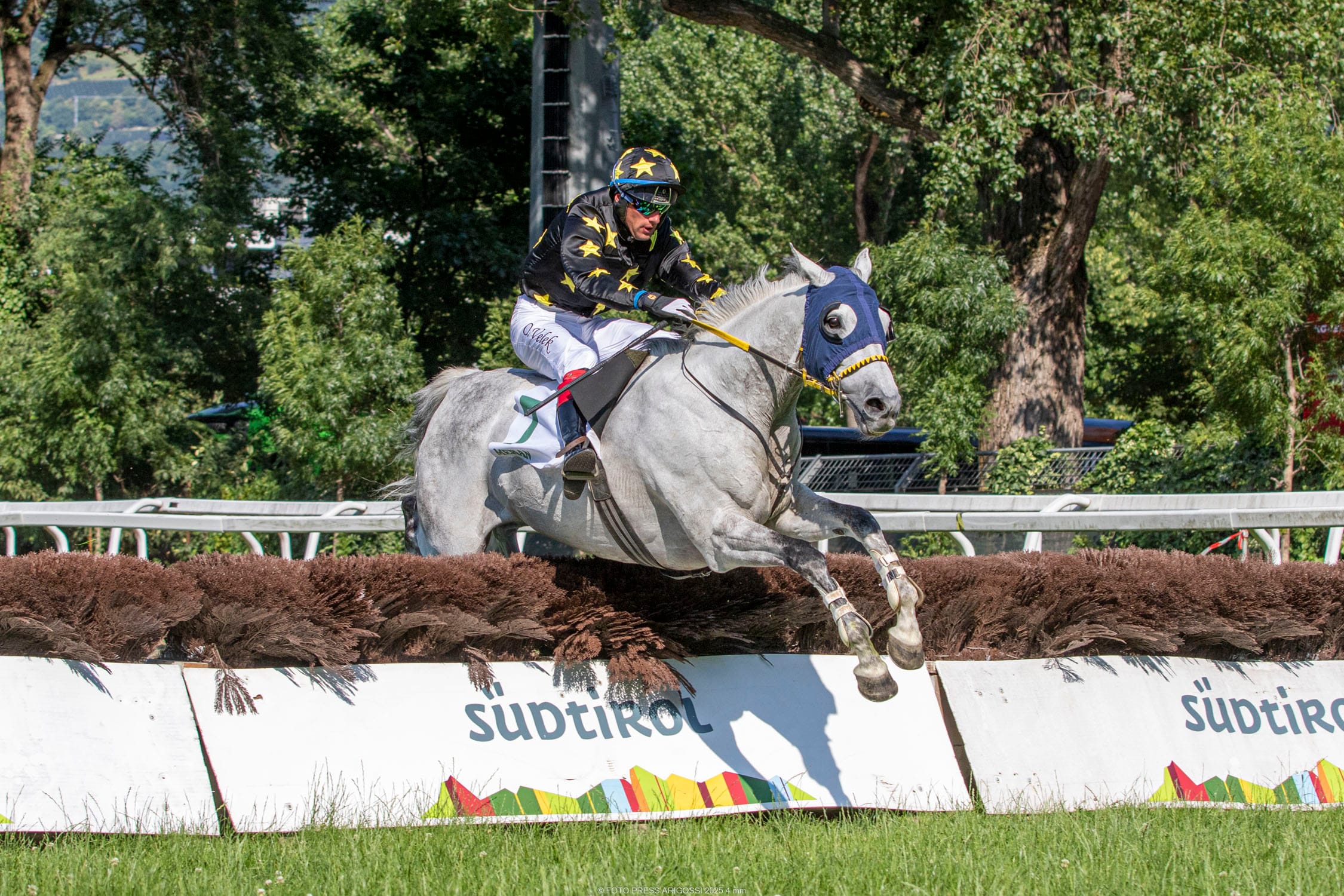 Der schneeweiße Mensch und der immer überzeugendere Mes Ailes siegen in den Tageshoehepunkten