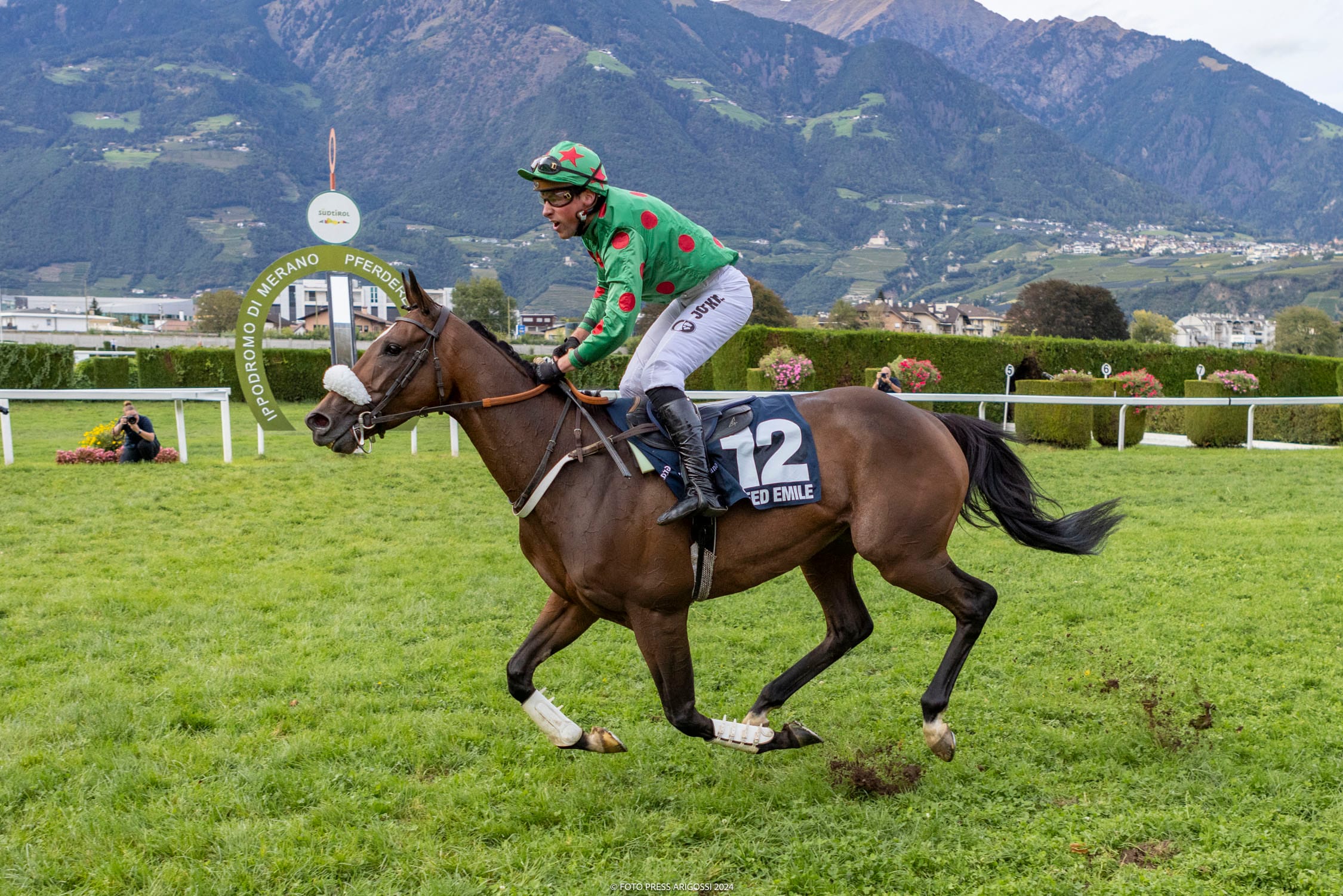 Con Speed Emile, per Guillame Macaire, torna a risuonare la marsigliese su Maia